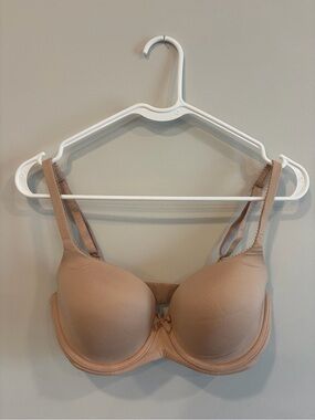 Smooth Nude T-Shirt Bra with Lightly Lined Padding Body by Victoria